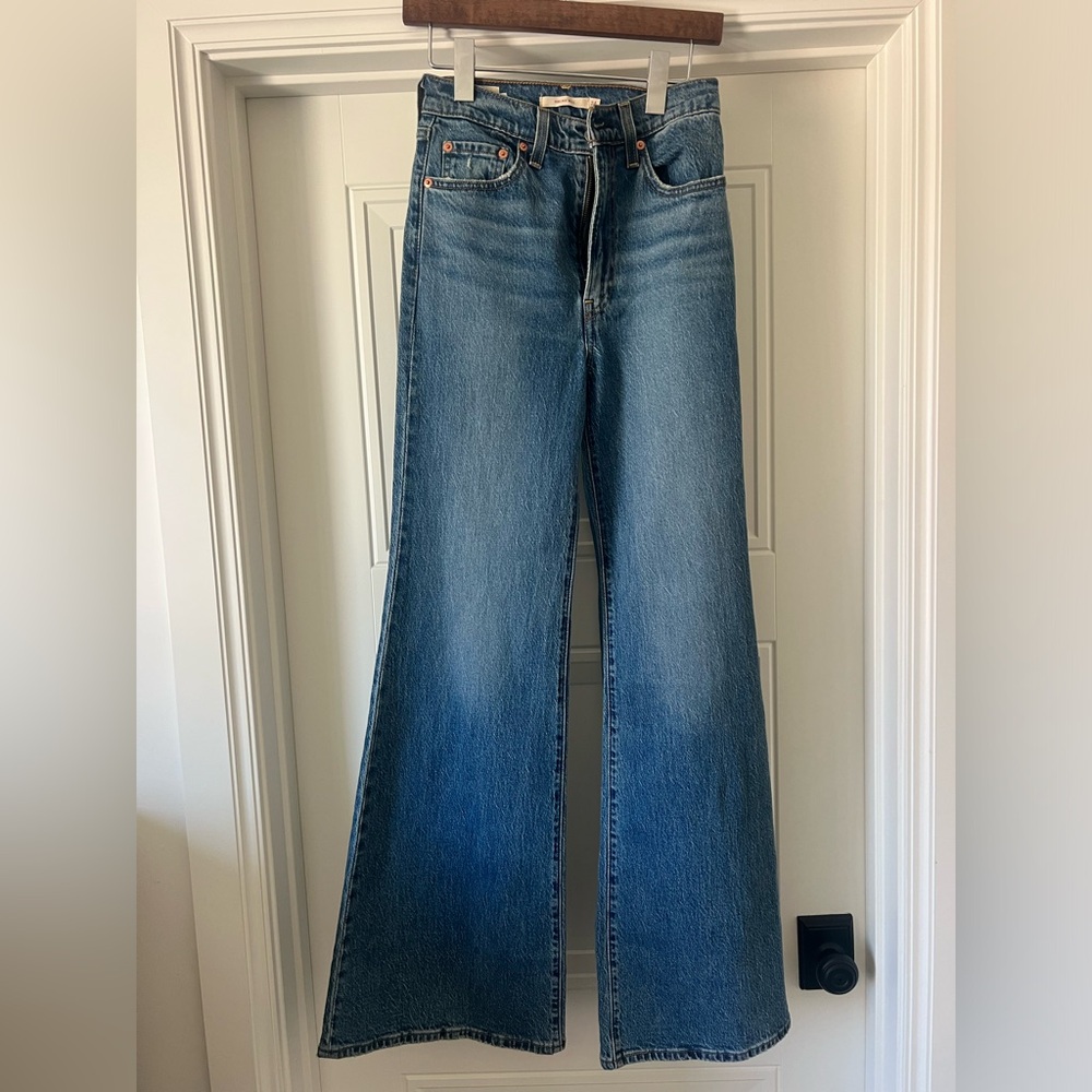 Levi’s ribcage bell Wide-Leg Jeans size 24